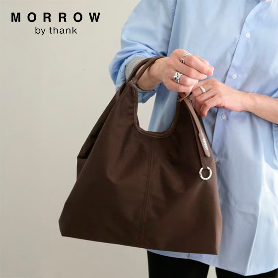 A4サイズが入る、軽やかなナイロンバッグ