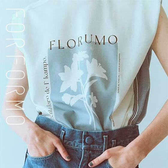 着こなしに華を添える、FORFORMOのプリントトップス