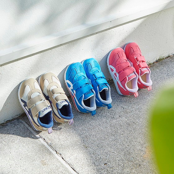 【SUKU²】フィット感が高まる2本ベルトタイプのキッズシューズ