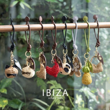 【IBIZA】夏のバッグを彩る、ラフィアチャーム