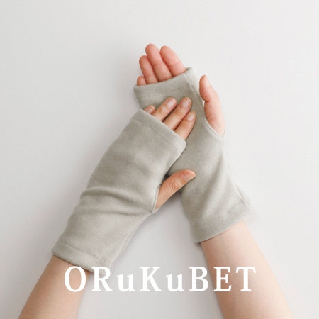 【手袋専門店 ORuKuBET】手元に、やわらかな光を。“ella” に新色ライトグレーが登場。