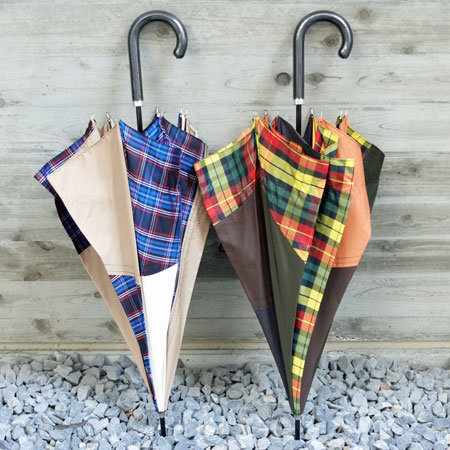 秋雨の空に映えるパッチワークの長傘（日本製）