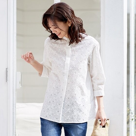 繊細で華やかな刺繍をあしらった、綿100％チュニックブラウス