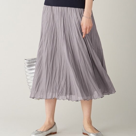 ランダムなプリーツ加工が旬顔な、ブライトスパンボイルスカート