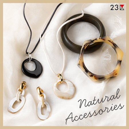 夏の気分を盛り上げる、ナチュラル系アクセサリー