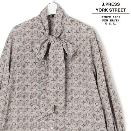 新しい季節はブラウスの気分