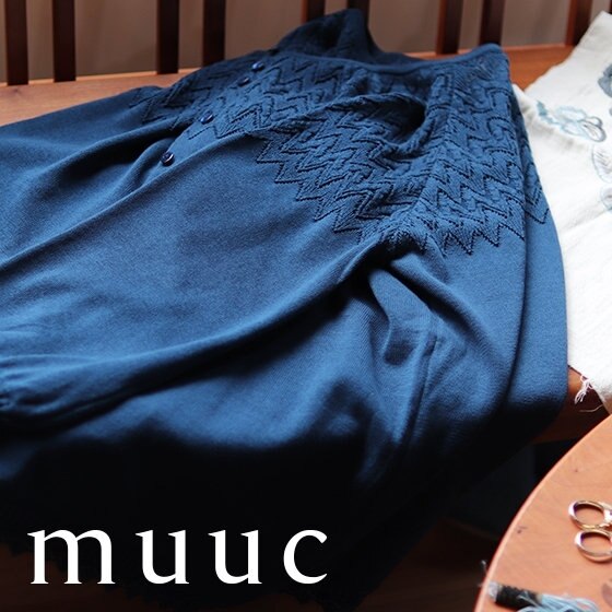 レース編みにこだわった『上品なニット』が入荷しました。