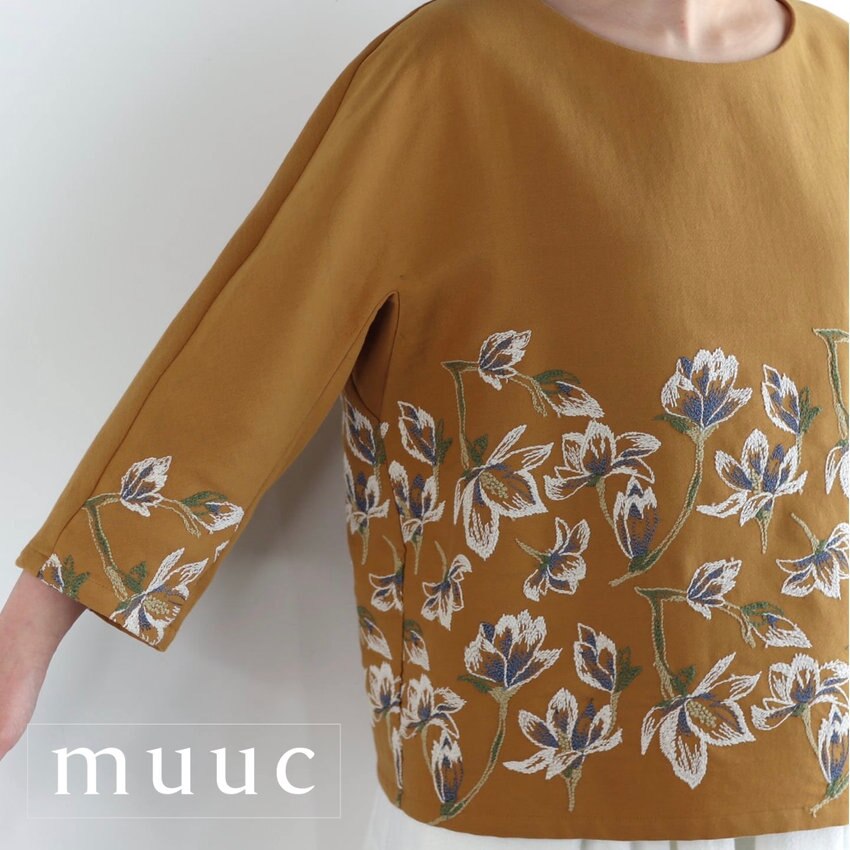 ゆとりが多めの【刺繍模様のプルオーバー】で気品と余裕のある「やさしい印象」に