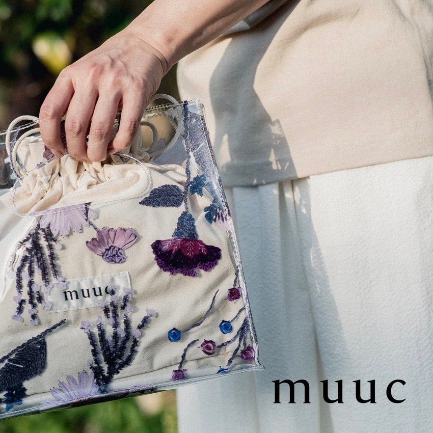 暑い夏に大活躍する【ビニール素材のバッグ】上品でかわいい植物図案の刺繍プリント