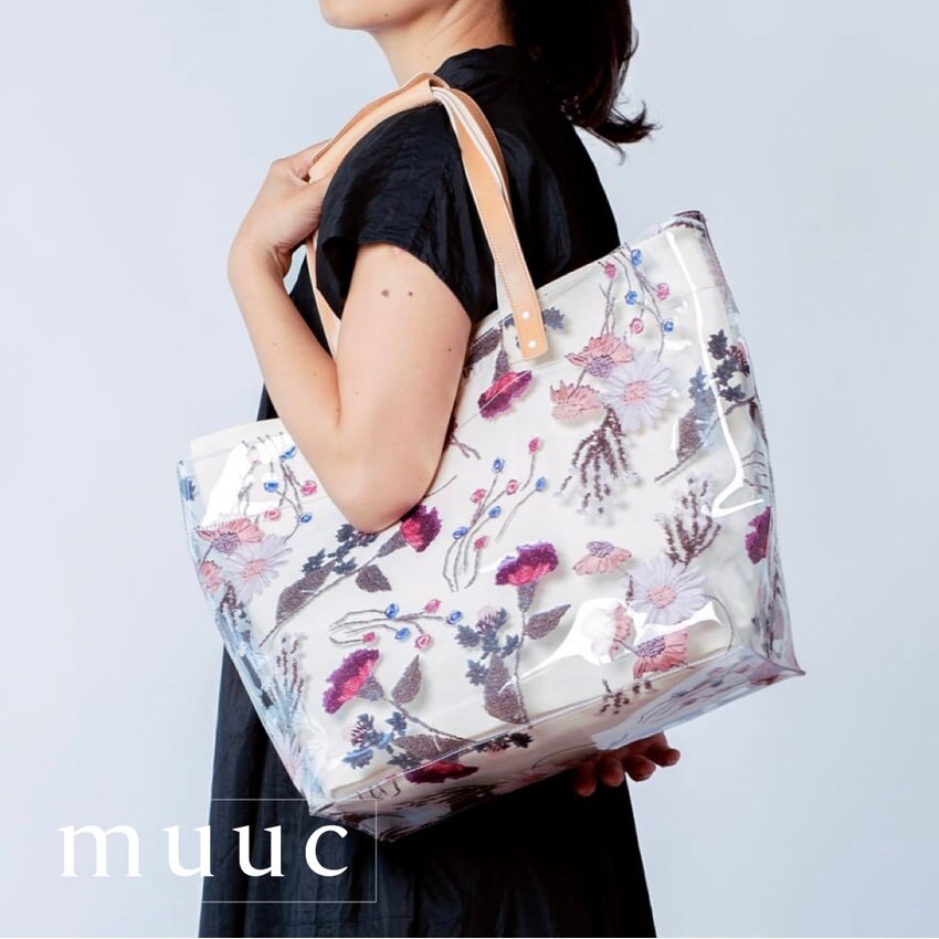 夏のお出かけを楽しみたい方におすすめ!!「汗や水に強く」気分も明るくなる【色糸花刺繍プリントのビニールバッグ】