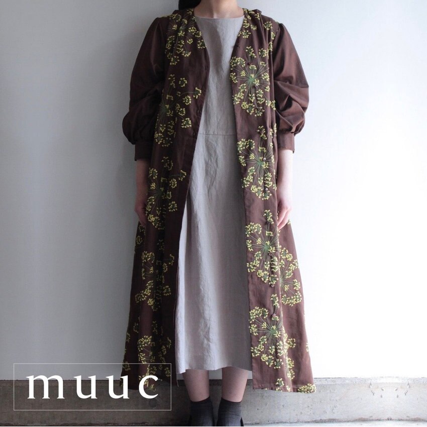 【薄手でTシャツの上にサッと羽織れます】前ボタンを閉じてワンピースにも「フェンネルの花刺繍のドレスコート」
