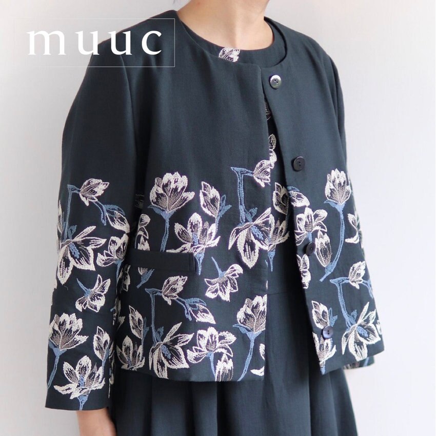 【大ぶりのモクレンの花刺繍】が華やかでありながらもどこか控えめで上品な印象「秋のフォーマルシーン」にもおすすめです