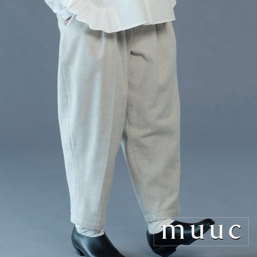 【2022-23秋冬新作コレクション販売スタート!!】ゆったりやわらかな履き心地「ヘリンボーンタックパンツ」のご紹介