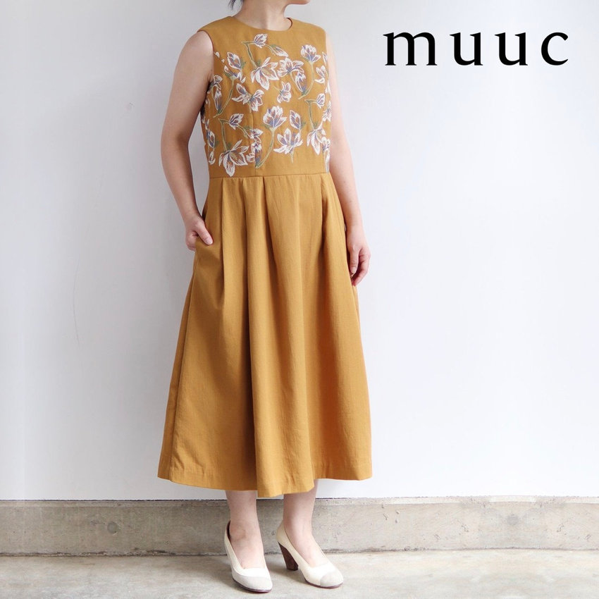 【秋シーズンにおすすめ】大ぶりのモクレンの花刺繍がどこか控えめで上品な印象の「モクレン刺繍ワンピースドレス」