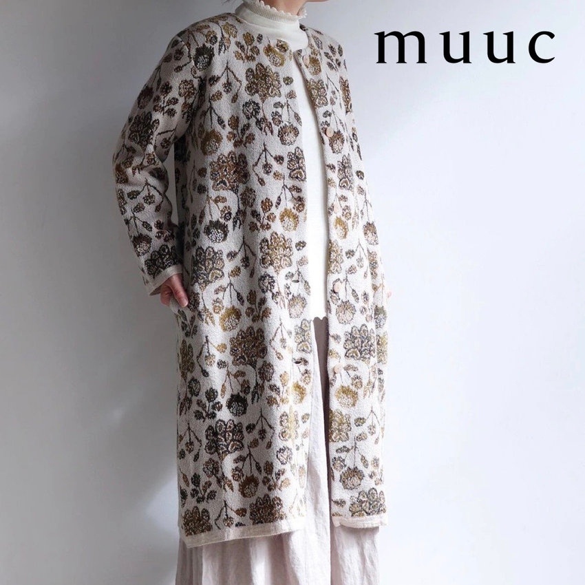 クラシックな印象の【ジャカート編みのニットコート】光沢感と発色性のある糸で「ケイトウの花」を表現しました