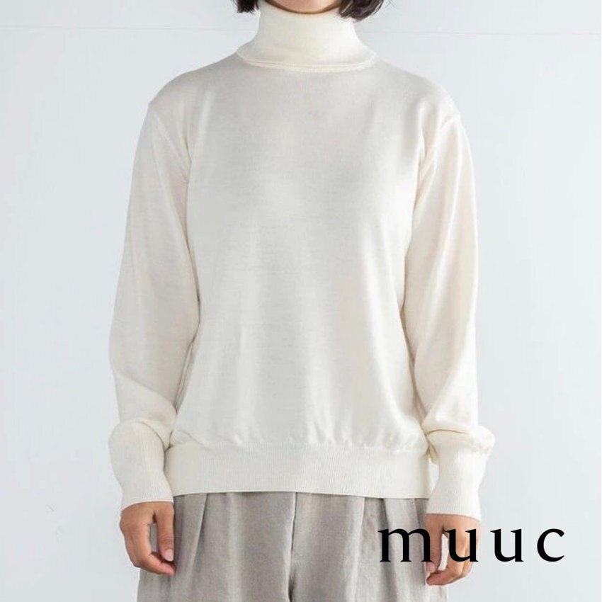 【洗えるニットシリーズ】秋冬のコーディネートに重宝するシンプルで上品なデザインの「タートルネックセーター」