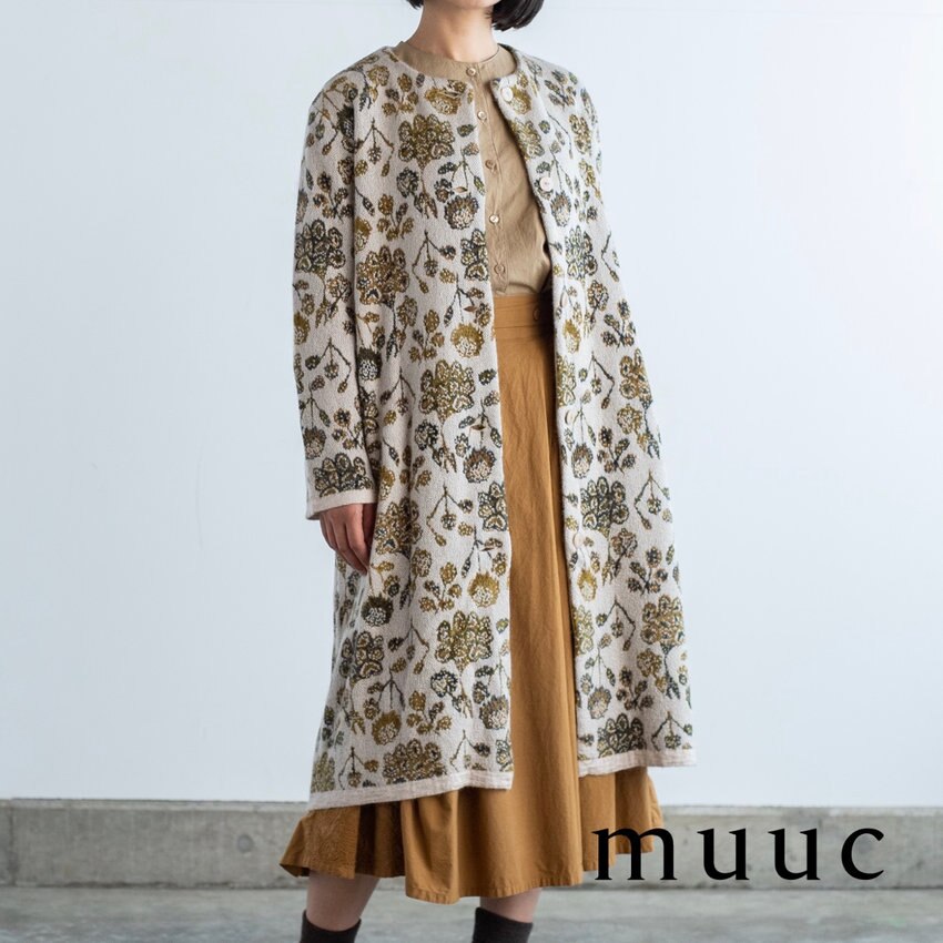 【クラシックで上品な冬の装い】光沢感と発色性のある糸でケイトウの花を表現した「ジャカート編みのニットコート」