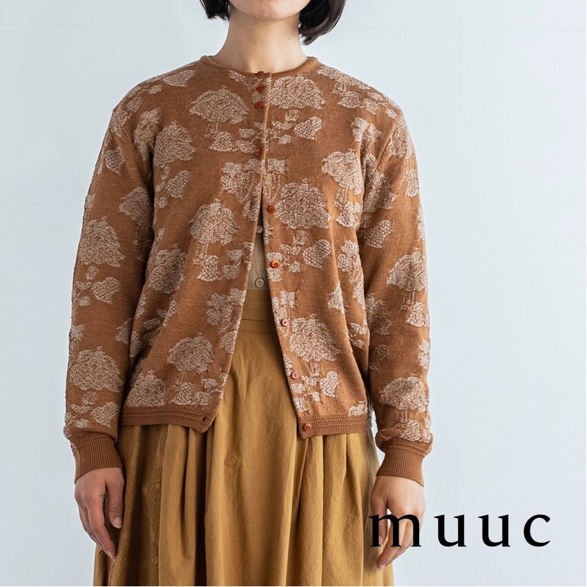 「ゆったりシルエット」の2サイズ展開【オリジナル花柄ニットのカーディガン】さりげない部分に上品で繊細なデザインを