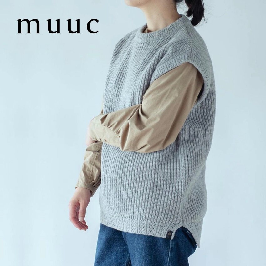 【国産羊毛のニットベスト】カジュアルシーンからオフィスシーンまで「ゆったりシルエット」のベーシックなデザイン