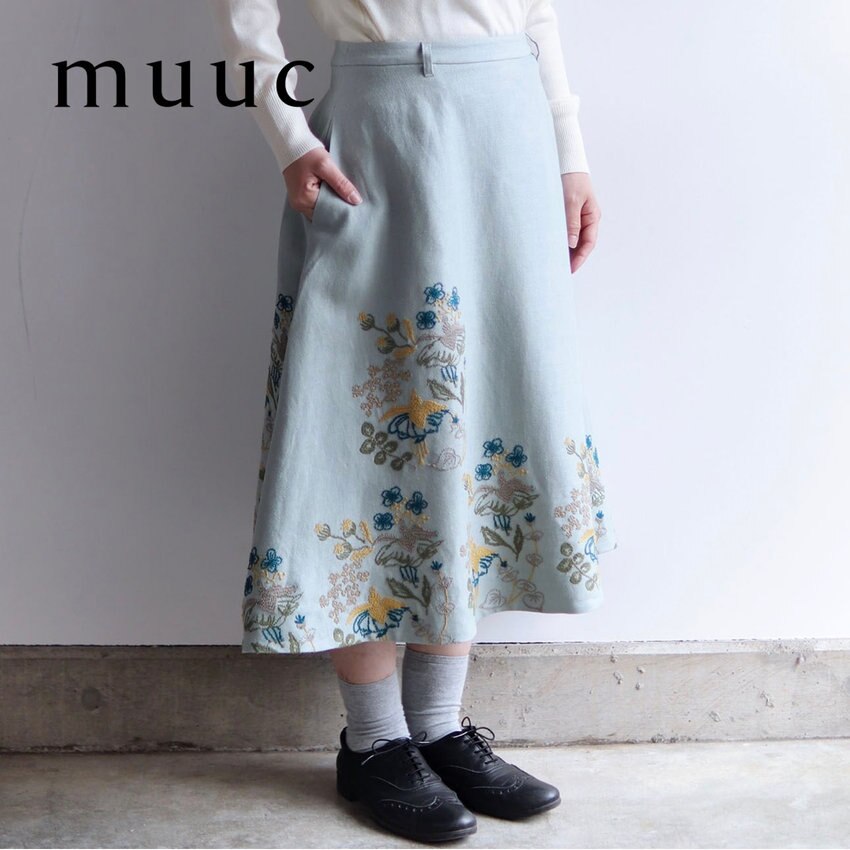 やわらかい「リネンウール生地」の着心地をお楽しみください【フクシア刺繍フレアースカート】冬の装いを上品に演出