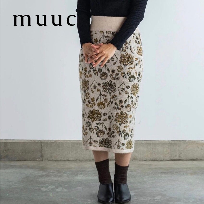 「上質なモヘアとシルクを掛け合わせた」高級感のある素材でケイトウの花を表現【ジャカート編みのニットスカート】