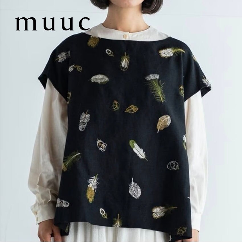 【新入荷商品のご案内】シンプルな長袖のタートルネックやブラウスとの重ね着の相性◎「鳥刺繍のプルオーバー」