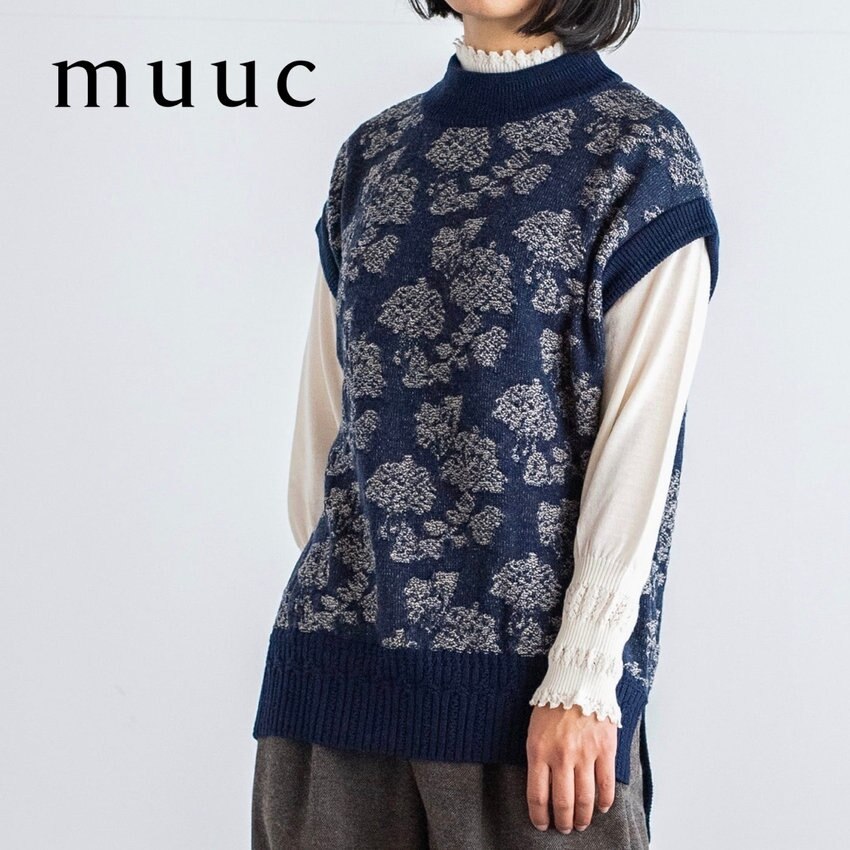 「プレーティング編みとジャカート編みの組合せ」でオリジナルの美しい花柄を表現した【フラワージャカートのベスト】