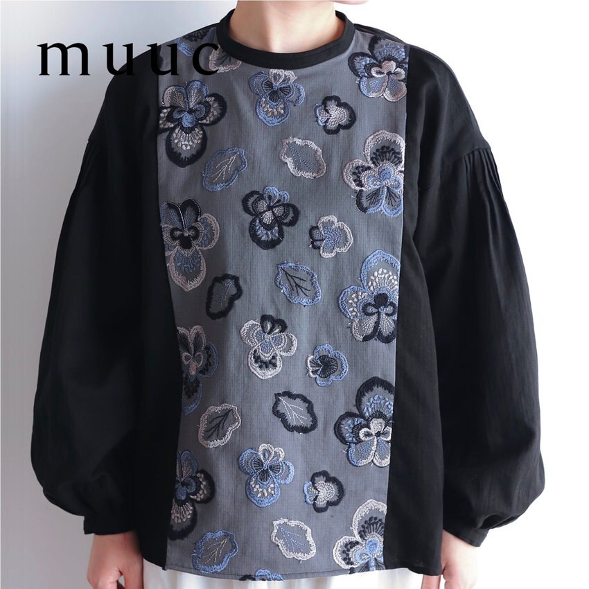 【大人の女性のやわらかい雰囲気を素敵に演出】手刺繍のようなふっくらとした模様が印象的な「ビオラ刺繍のプルオーバー」