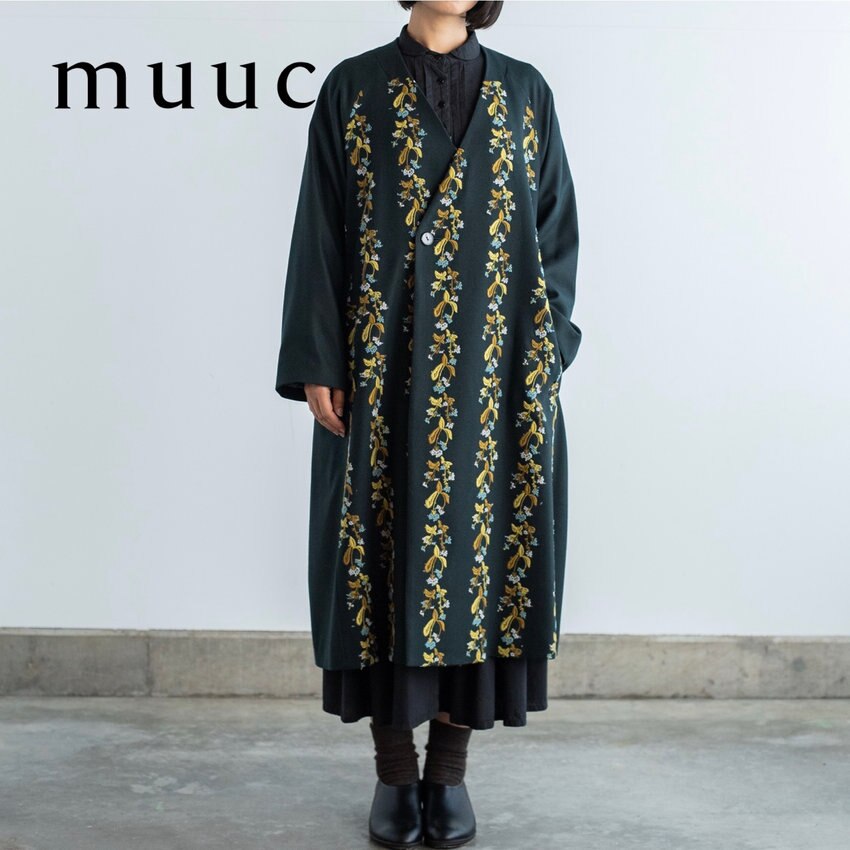 【冬のおすすめアイテム】美しいラインが印象的に表現できる生地にふっくらと立体的な刺繍を施した「撫菜刺繍のコート」