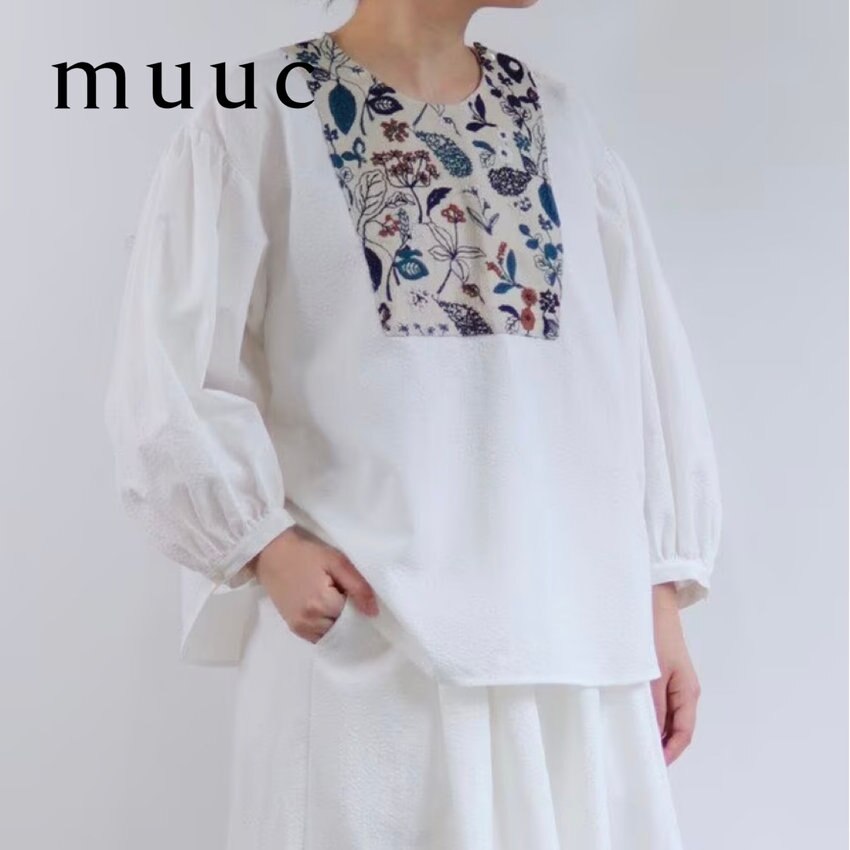 春は「コットン100%」の生地の気持ちのいい着心地を【筆記帳刺繍プルオーバーシャツ】ゆとりたっぷりのサイズ感