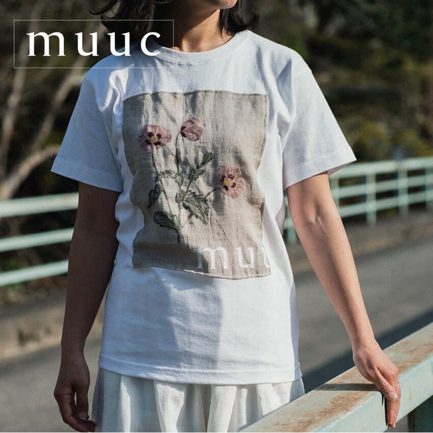 【今年の夏も販売します!!ロゴ入りTシャツ】人気の「ポピー押し花刺繍デザイン」6.2オンスの厚手の生地で快適な着心地