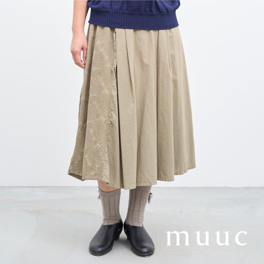 【シンプルなトップスとの相性◎】オーガニックコットン生地を オーバーダイ（製品染）した「繊細な刺繍模様のスカート」