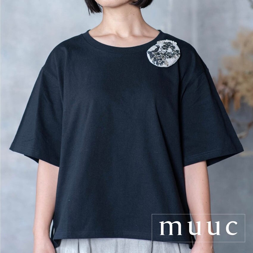 【2023春夏新作コレクション新入荷!!】胸のワンポイントが大人可愛い「小花刺繍オーバーサイズTシャツ」カジュアルで上品な装い