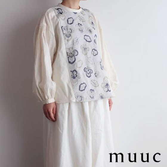 特別な技術で生まれた至高のコットン生地【ビオラ刺繍切替のプルオーバーブラウス】