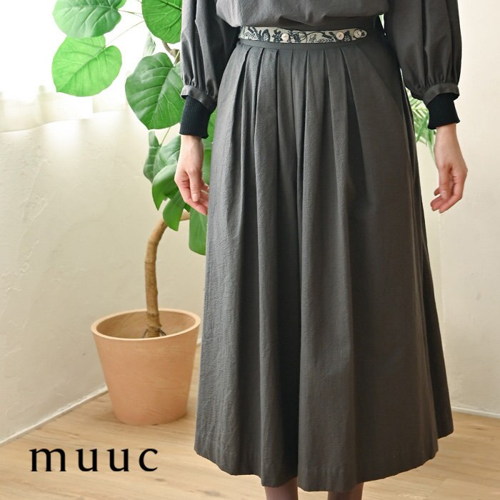 【muuc 特別な刺繍】前ウエストに華やか刺繍、後ろウエストはゴム仕様の、優秀フレアーパンツ