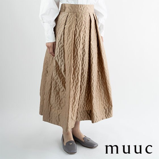 立体感のあるテキスタイル。muucのテレインスカート