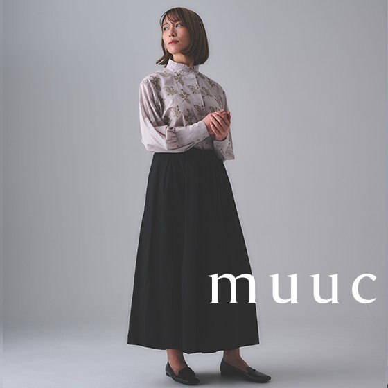 【スタイリング】秋口は上質なブラウスを着た大人の装いで