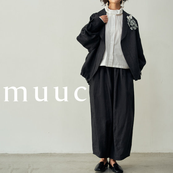 【スタイリング】秋の寒暖差も安心。リネンウールのジャケットとパンツを軽やかにあたたかく