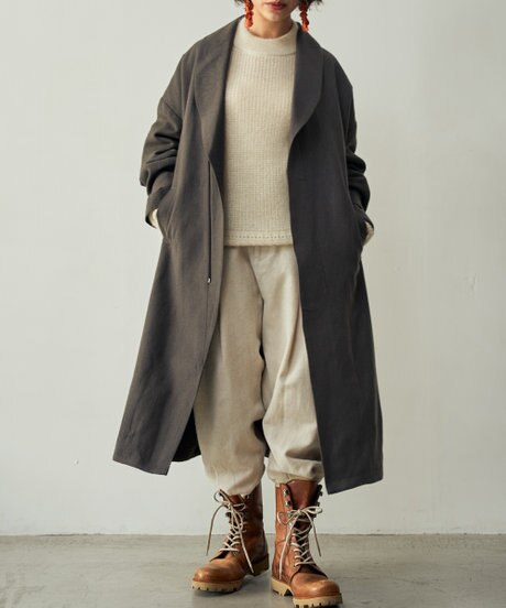スタイリング】リネンウールの軽やかコートと暖かスラックスの