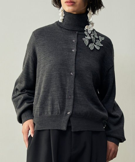 美品●タートルネック WIDE KNIT●グレー ワイドリブタートルネックニット - SOÉJU online store｜上質な大人の
