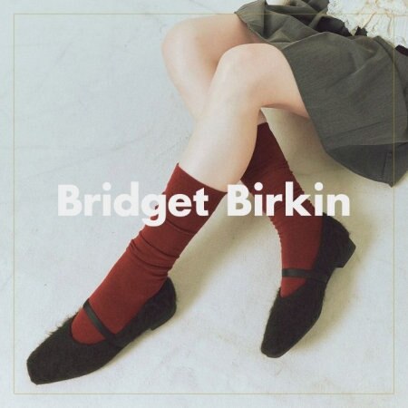 まだ暑さが残る季節にも、足元から秋を感じる