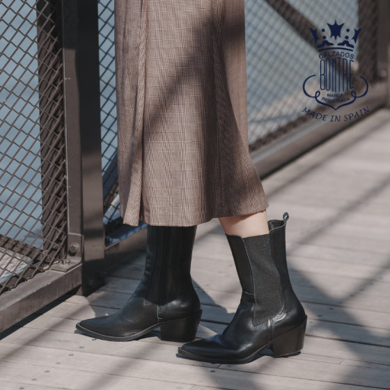 【トレンド】美フォルムで魅せる、スタイル自在なモードウエスタンブーツ