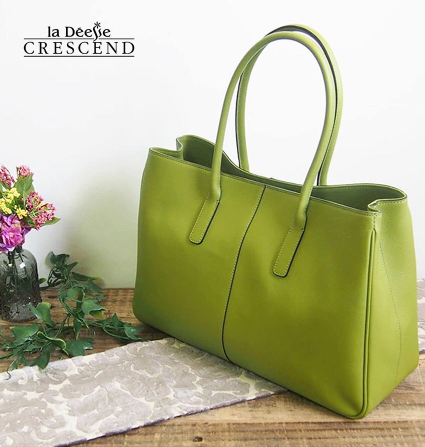 使いやすさにこだわった軽量・万能なA4トート