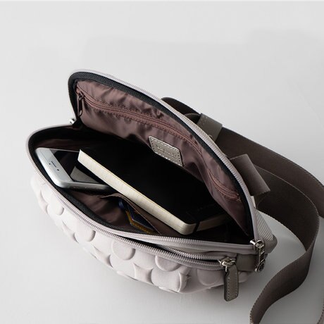 Laquohのショルダーバッグ【シルエットの美しさが品格を引き立てる2WAY