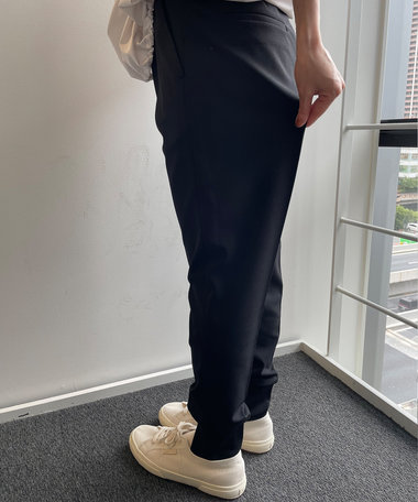  ヒップ下部にはゆとりがあります。