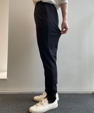  ヒップ周りにも程よく余裕があります。