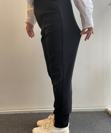   少しゆとりのあるウエスト周りです。