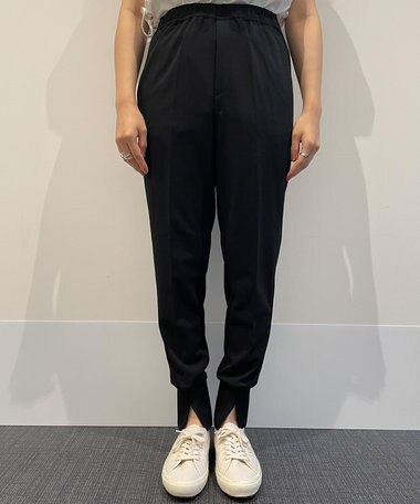  ゆったりリラックス感ある穿き心地。丈はちょうどよく感じ、全体的にゆとりが出ました。