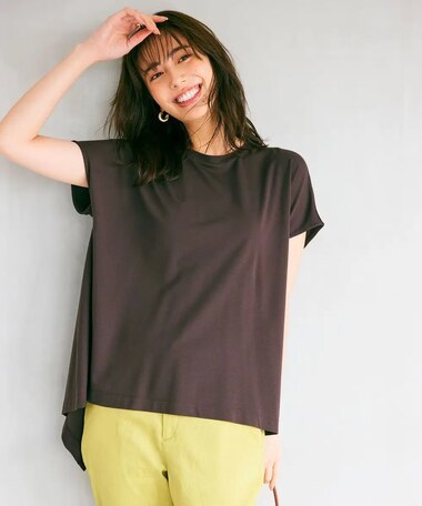 UNFILO 【シワになりにくい】BEAUTY FORM バックフレアTシャツ