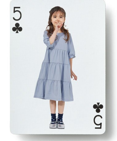  清涼感のある水色は、春夏のコーデにぴったり！ カジュアルにもお出かけにも使いやすい色味です。